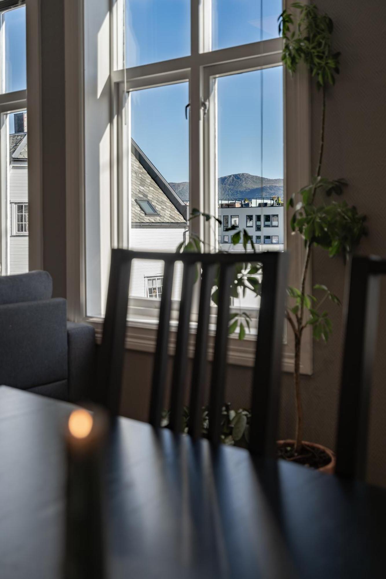 Sunny Apartment In Alesund City Exteriör bild