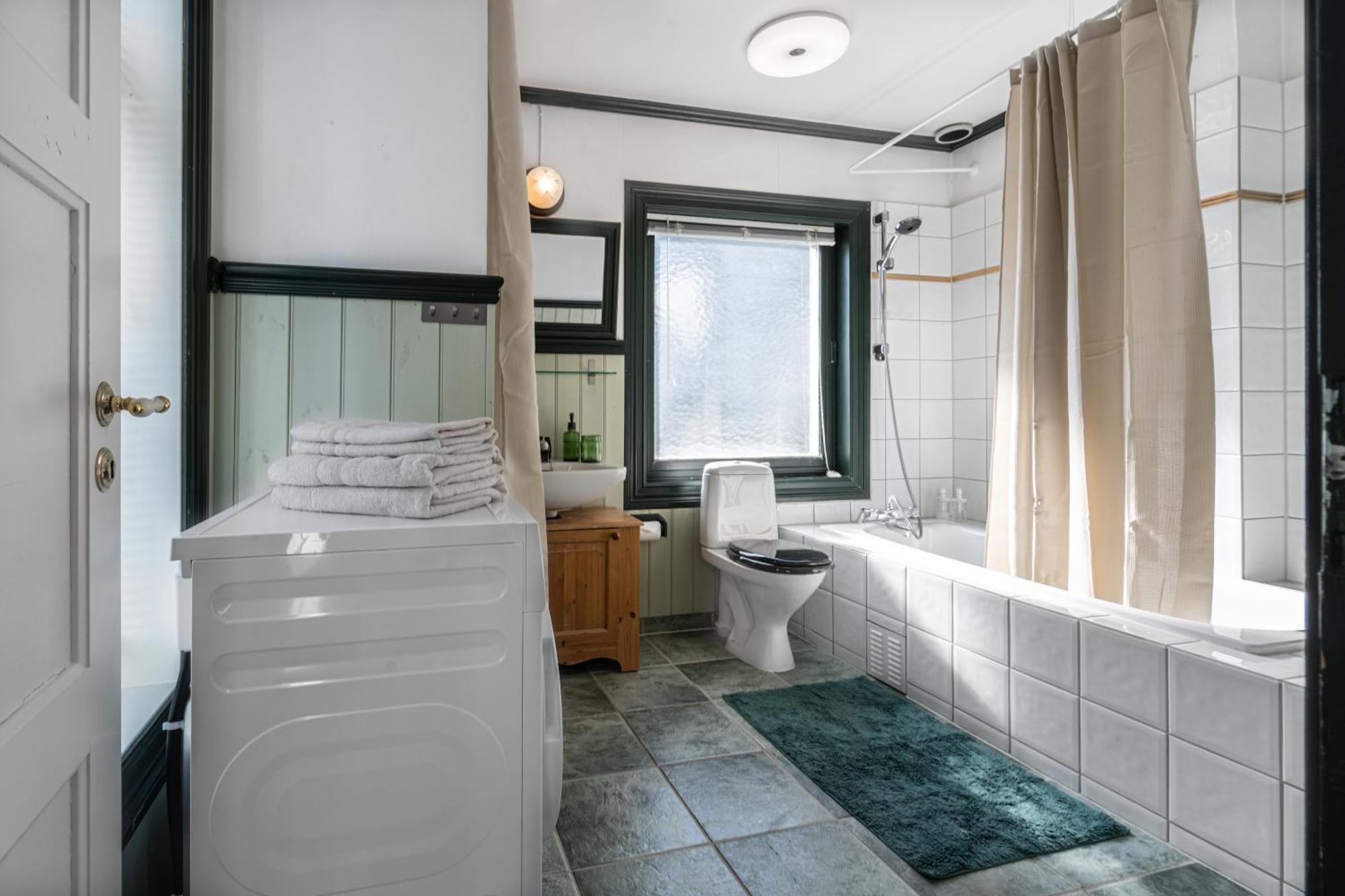 Sunny Apartment In Alesund City Exteriör bild